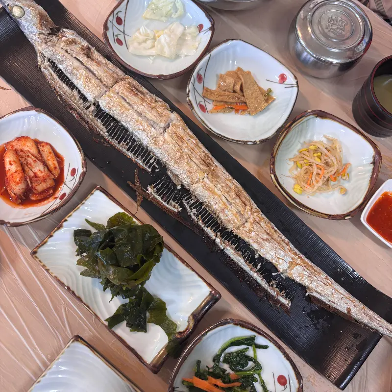 푸짐하게 차려진 한상차림