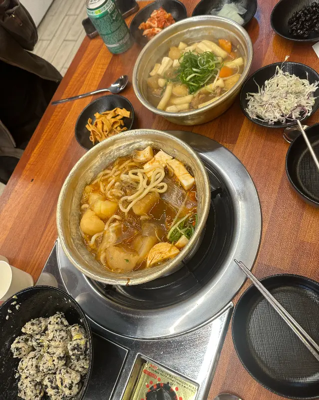 깔끔한 매장 내부