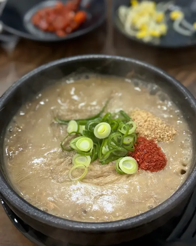 뚝배기에 담겨져 있는 몸국