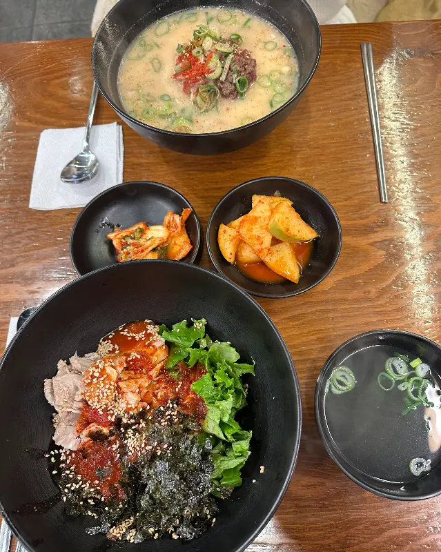 고기국수와 깍두기