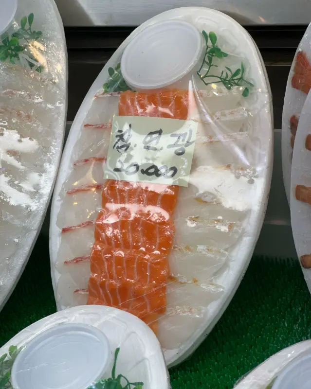 포장된 참돔, 광어, 고등어회