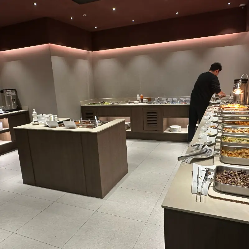 다채로운 샐러드바 라인업