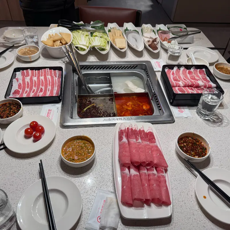 훠궈 한 상 차림