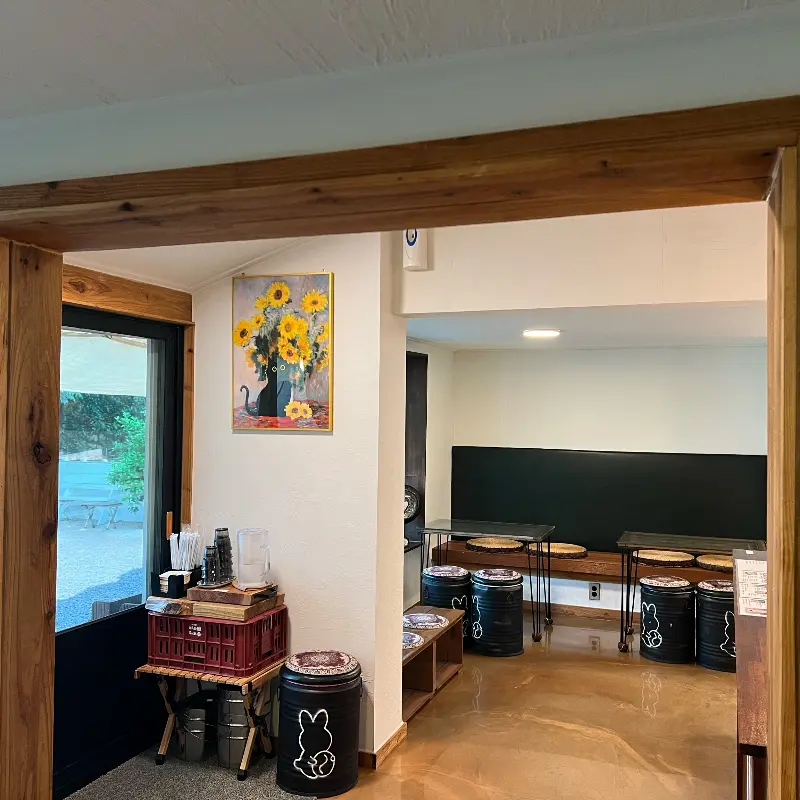 카페 내부 인테리어