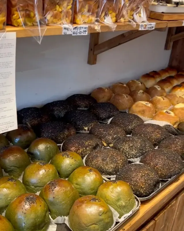 빵이 진열된 모습
