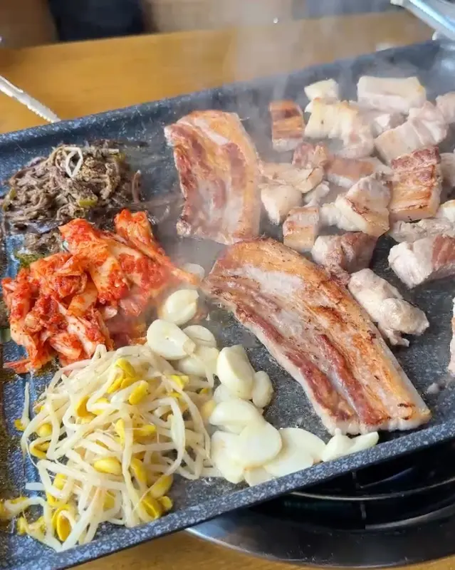 맛깔스러운 반찬들