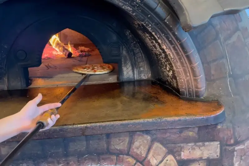 피자와 함께 찍은 바다 사진