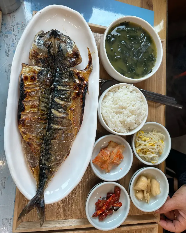 노릇하게 구워진 고등어구이