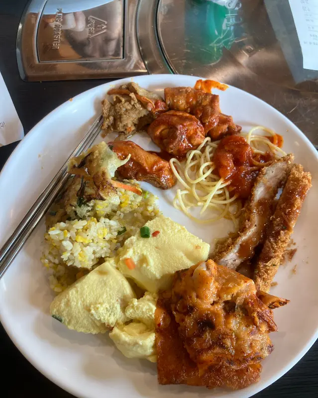 푸짐하게 담아온 한 접시