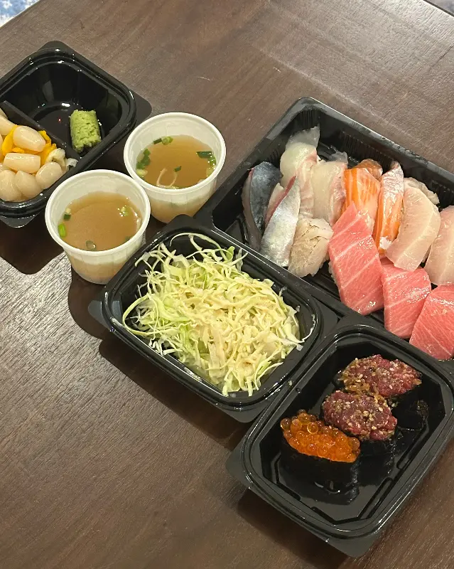 포장된 초밥 세트