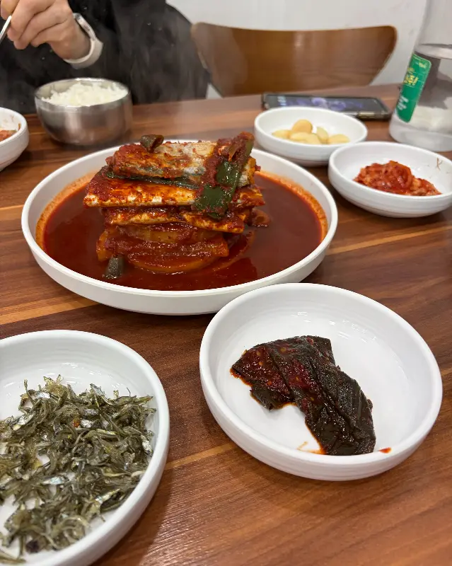 깔끔하게 차려진 밑반찬