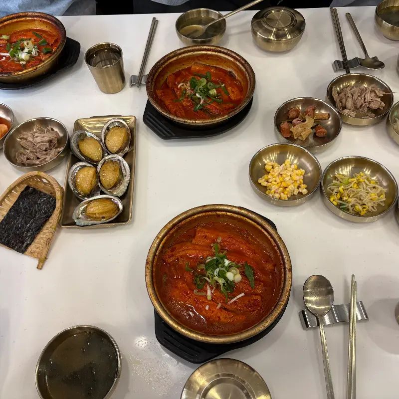 탐스러운 갈치조림과 신선한 전복