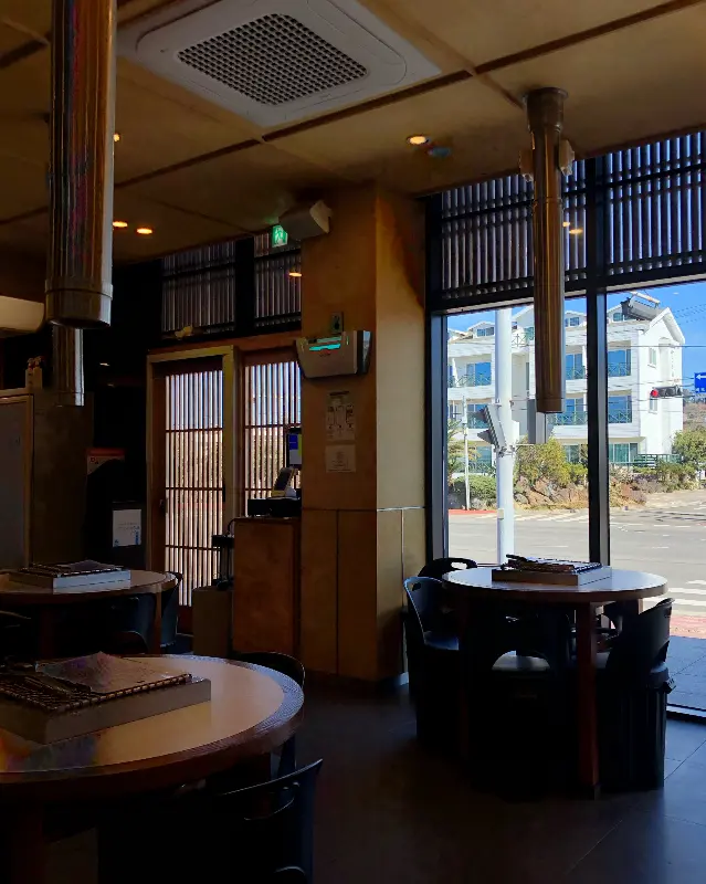 넓고 쾌적한 매장 내부