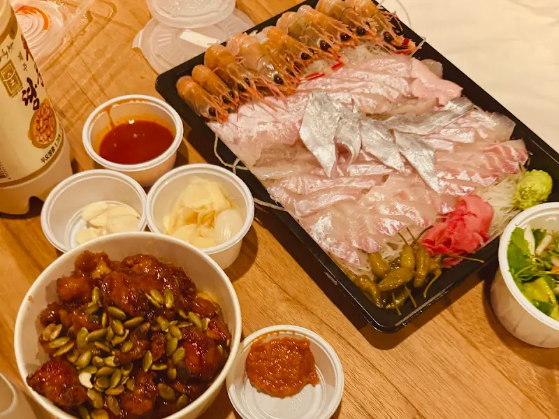 윤기가 좔좔 흐르는 모듬회와 딱새우회