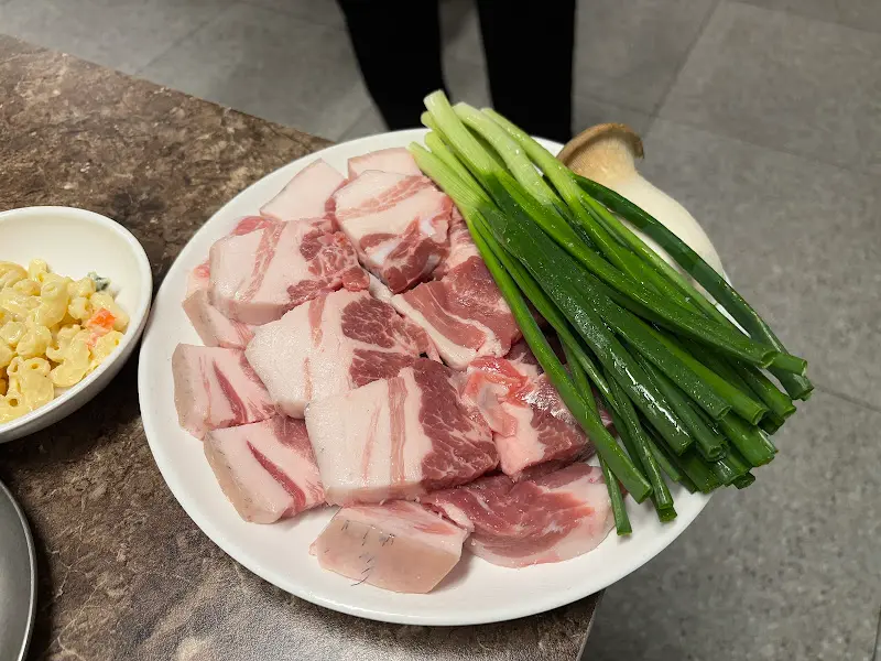 난축맛돈과 쪽파, 버섯