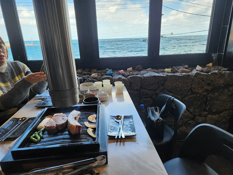 작산 애월점의 테이블 세팅