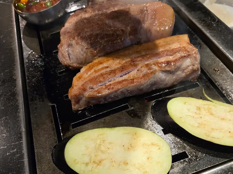 흑돼지와 함께 구워 먹는 가지의 조화