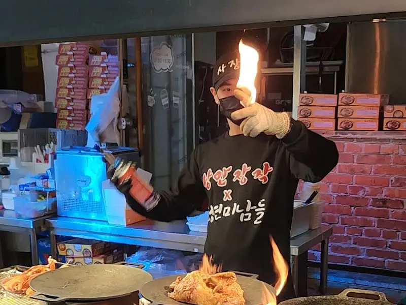 불쇼를 하는 청년미남