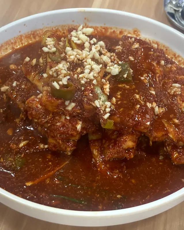 다진 마늘이 듬뿍 올려진 갈치조림