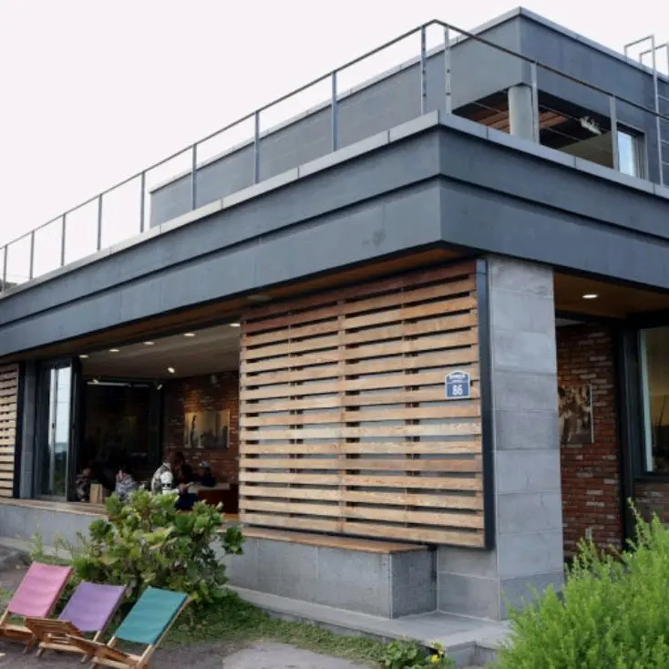 카페 외부 전경