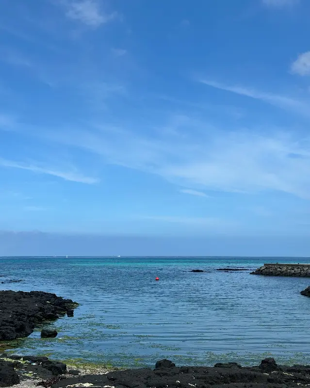 카페 앞 바다 풍경