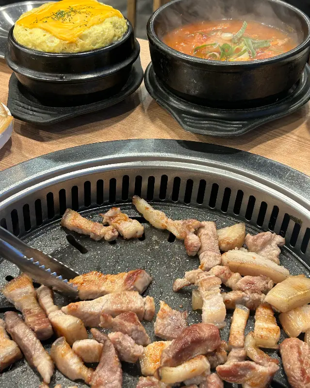 흑돼지 오겹살, 김치찌개, 치즈 계란찜