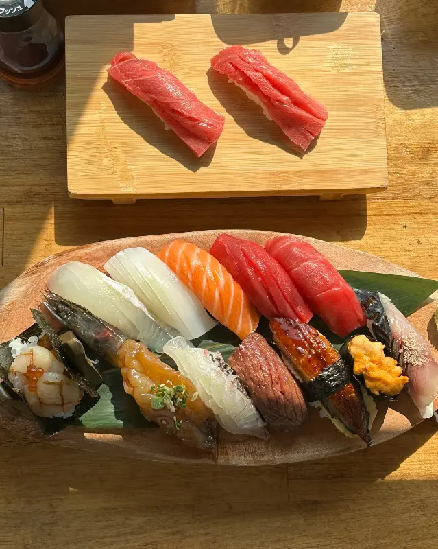 신선함이 가득 느껴지는 붉은 참치 초밥