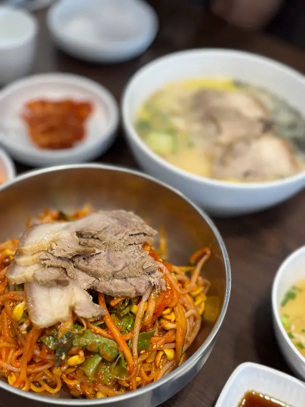 비빔국수와 고기국수