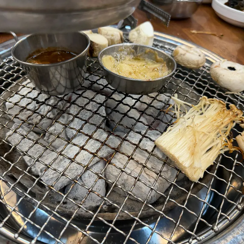 숯불과 곁들여 먹는 소스