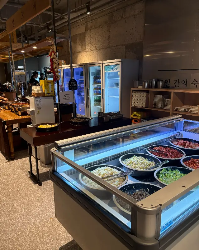 섬곳간 샐러드바 모습