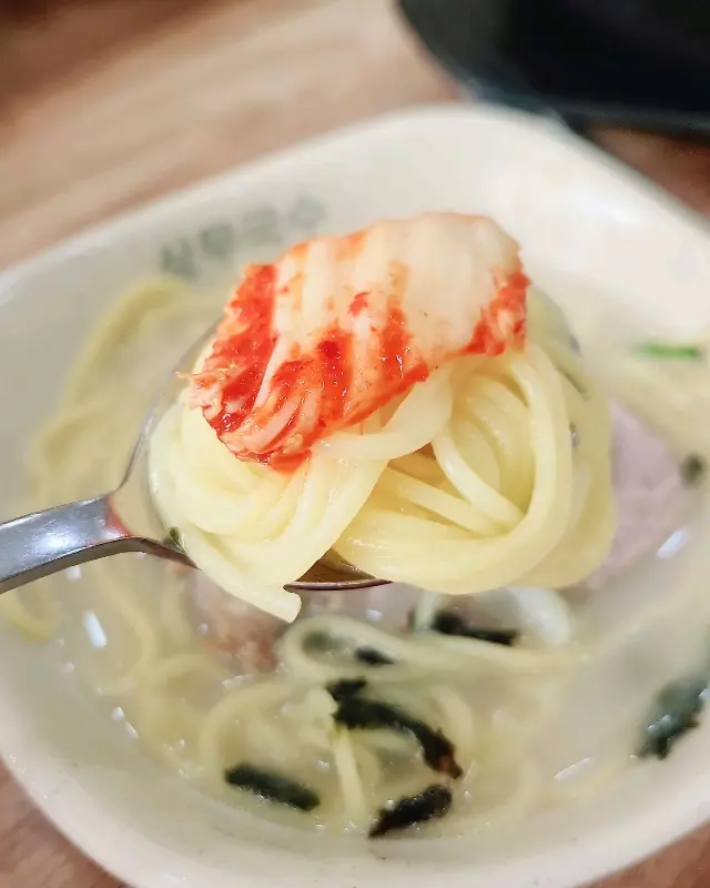 고기국수에 들어간 고기의 모습