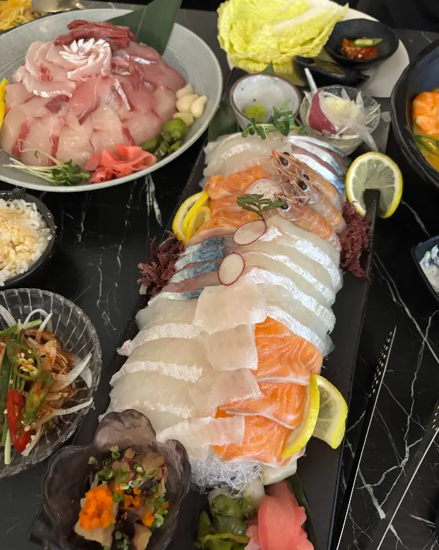 모루쿠다 방어회 한상차림