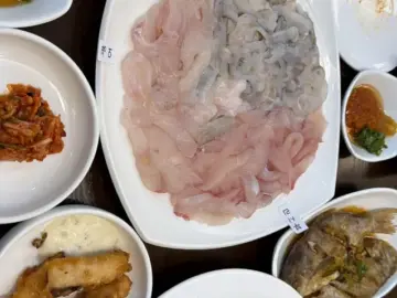 파도 소리마저 싱싱한, 서귀포 우수미회센타에서 맛보는 인생 막회 맛집