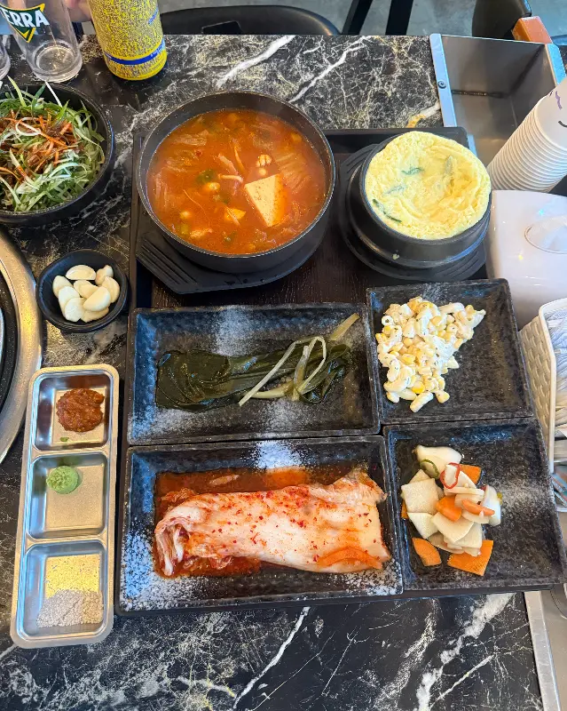 흑돼지와 환상 궁합을 자랑하는 밑반찬들