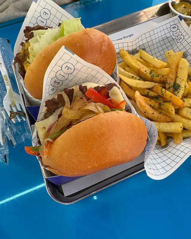 피즈버거의 대표 메뉴, 햄버거와 감자튀김