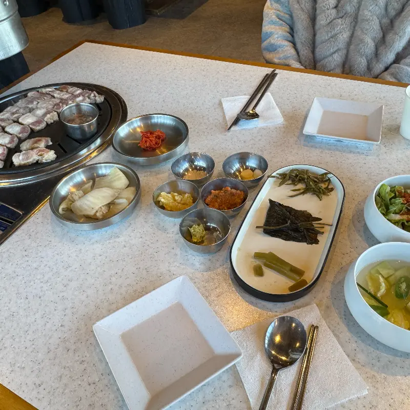 화로위 테이블 세팅