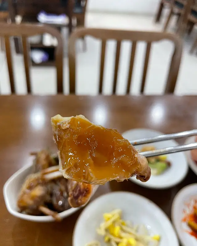 윤기가 좔좔 흐르는 제육