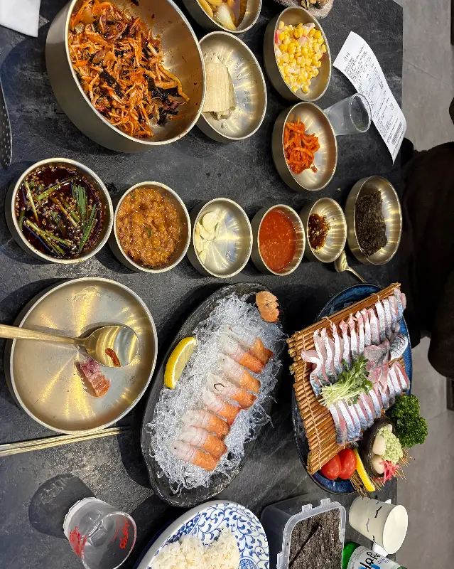 고등어회와 딱새우회 한상차림