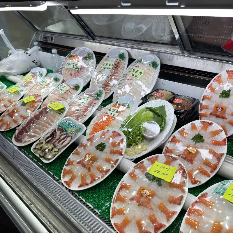 신선한 해산물 진열대