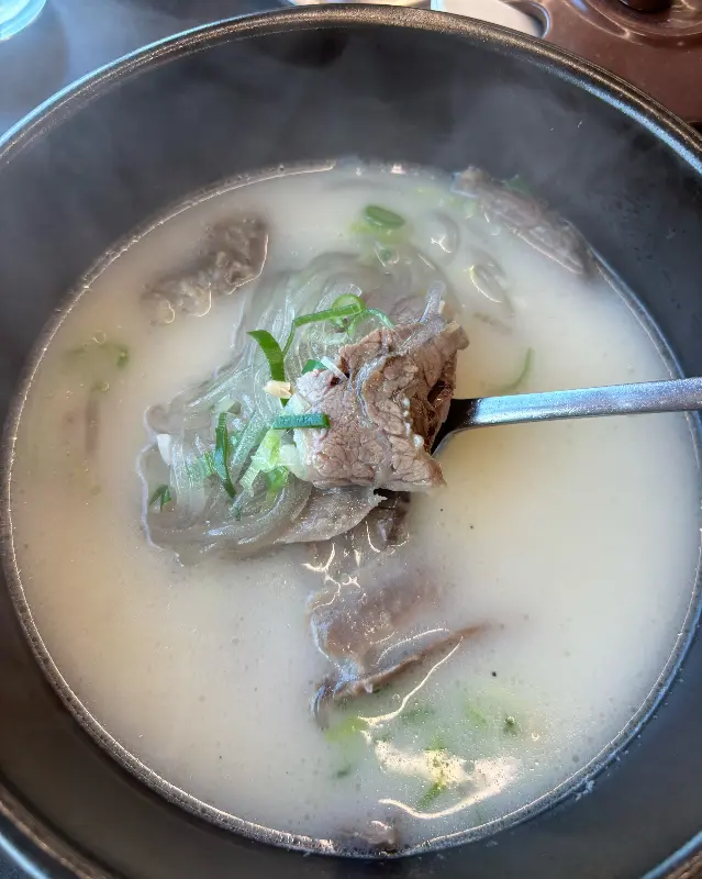 신선한 육회비빔밥