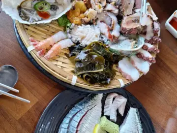 성산의 숨겨진 보석, 온평바다한그릇에서 맛보는 황홀한 제주 맛집 기행