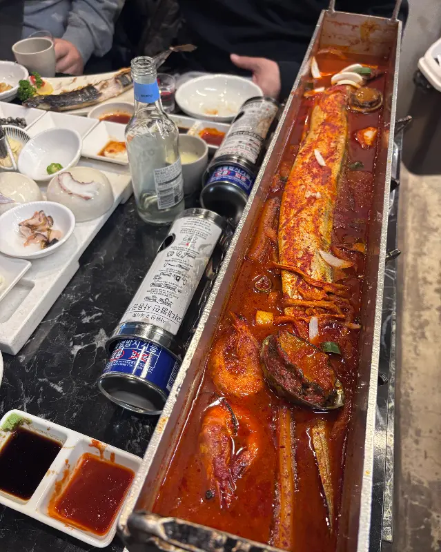 갈치조림에 통통한 갈치와 새우가 들어간 모습