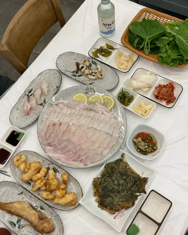 한 상 가득 차려진 회