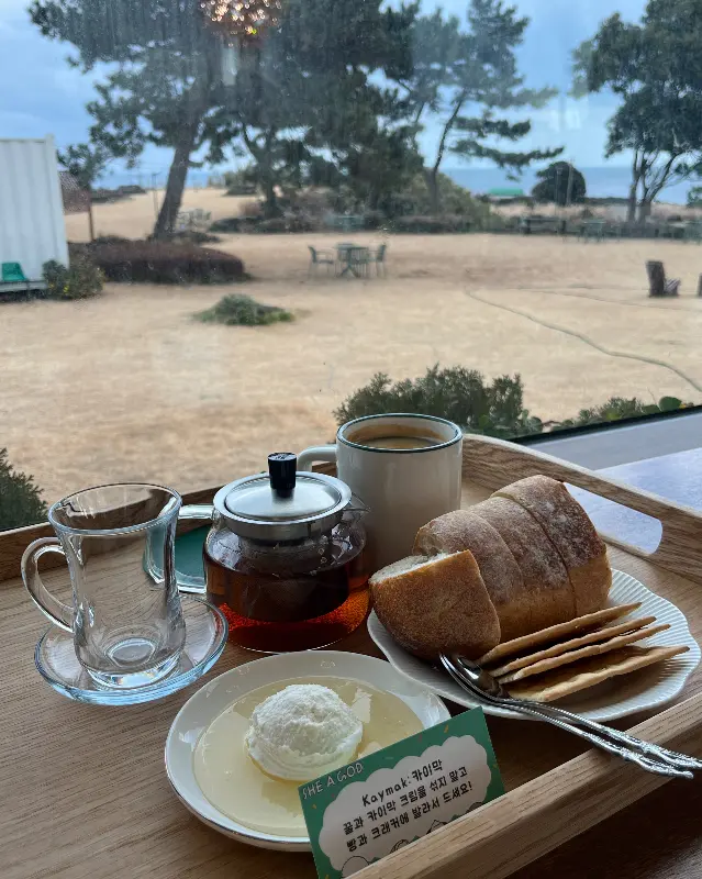 다양한 디저트와 음료