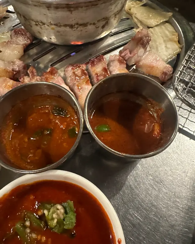 연탄불에 구워먹는 돼지 껍데기