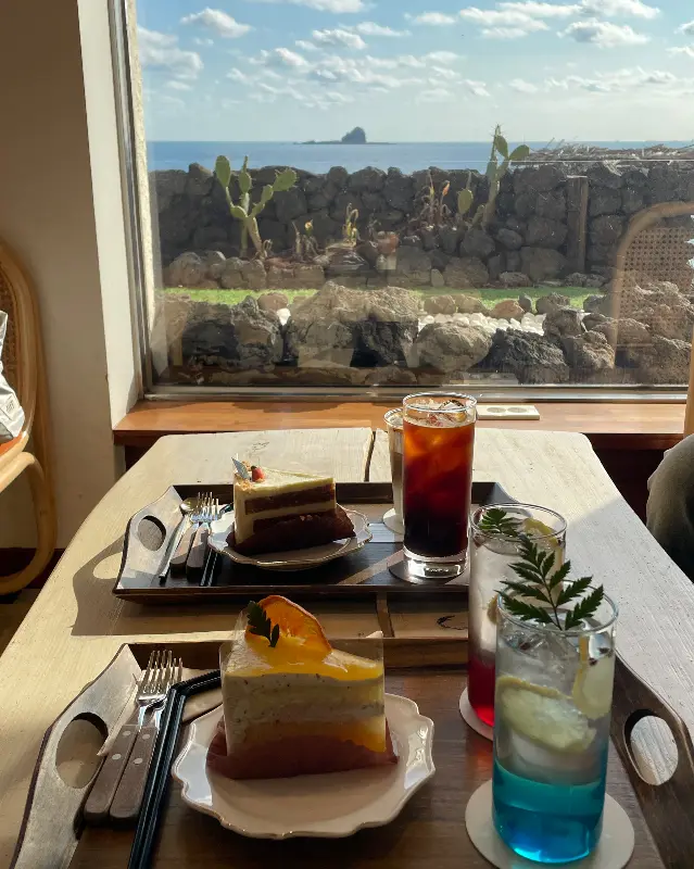 디저트와 음료의 향연