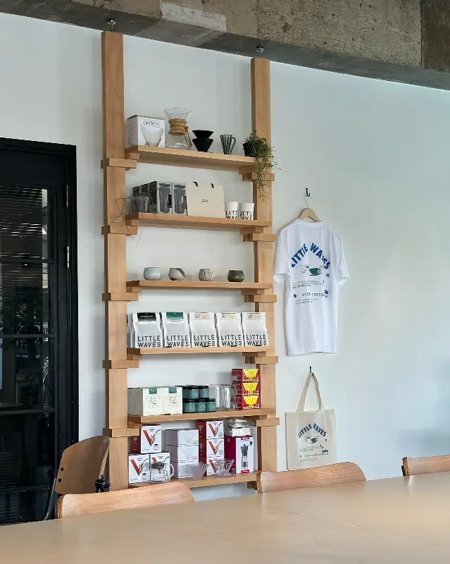 다양한 커피 용품과 굿즈