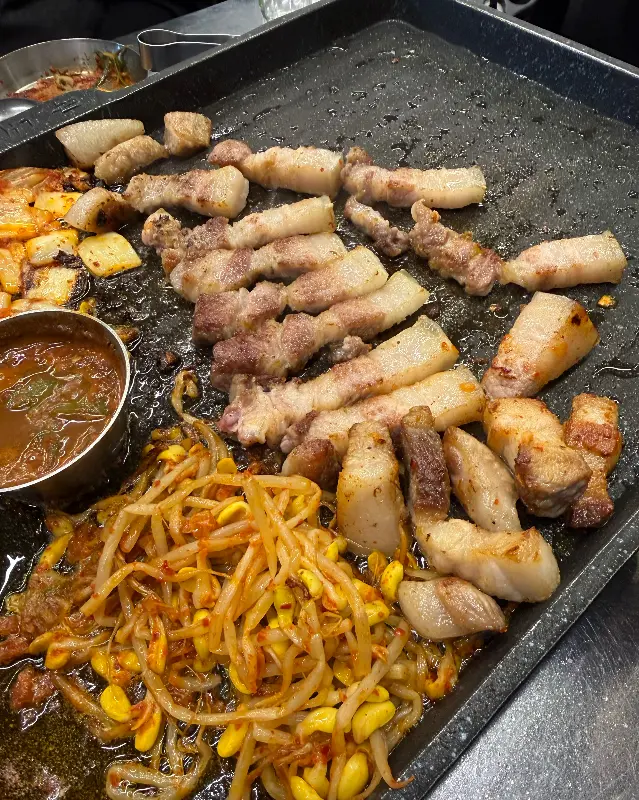 구워지는 흑돼지