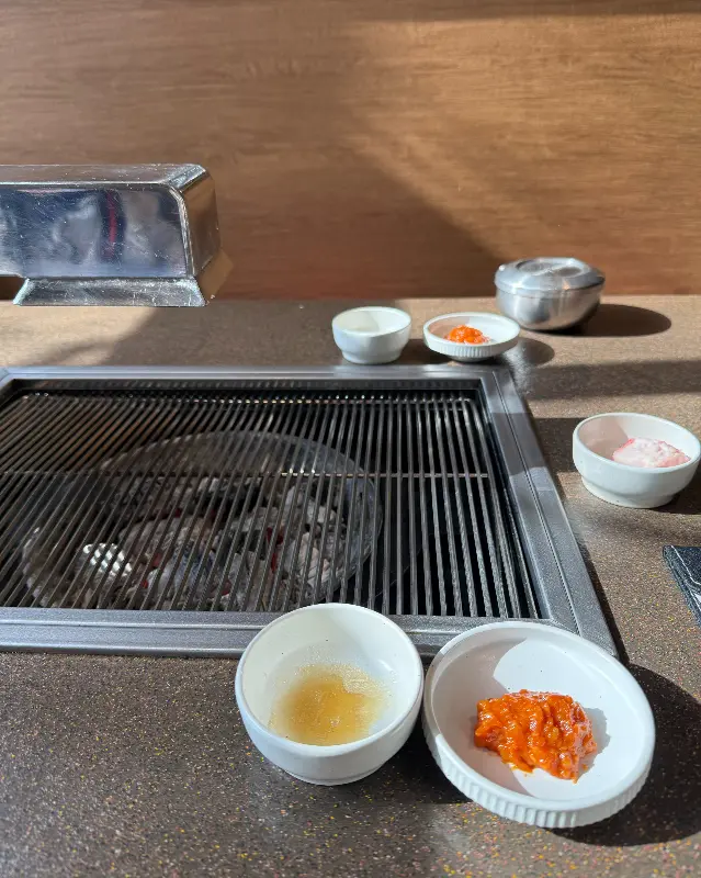 깔끔하게 정돈된 테이블 세팅