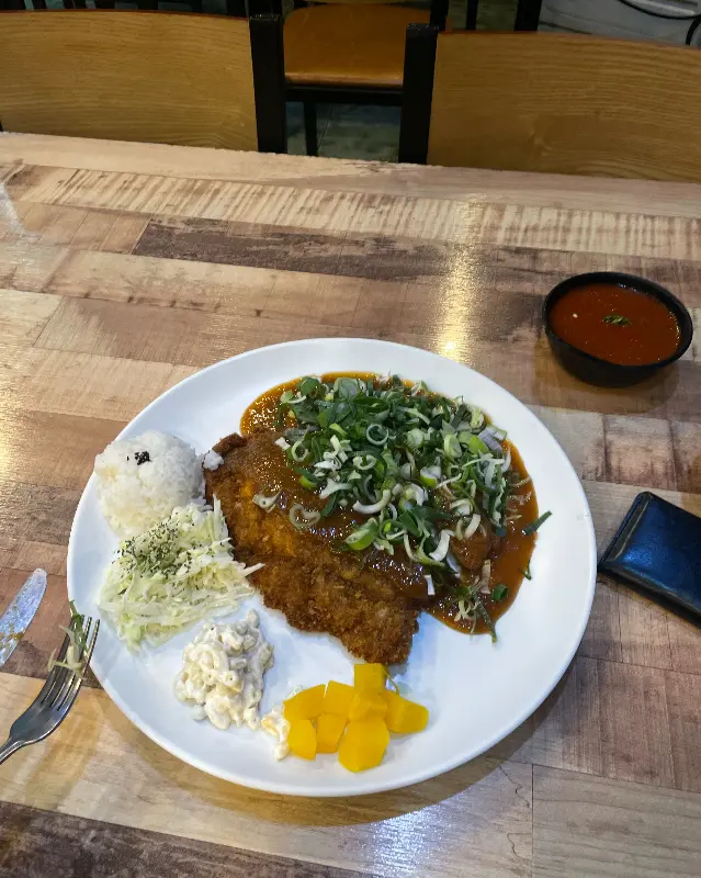 대파 돈까스의 신선한 비주얼